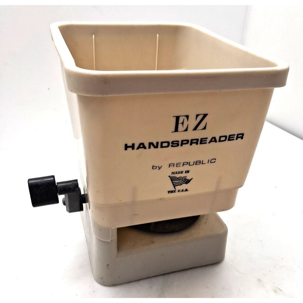 Pre-Owned Republic EZ Crank Handheld Hand Spreader for Seed & Fertilizer